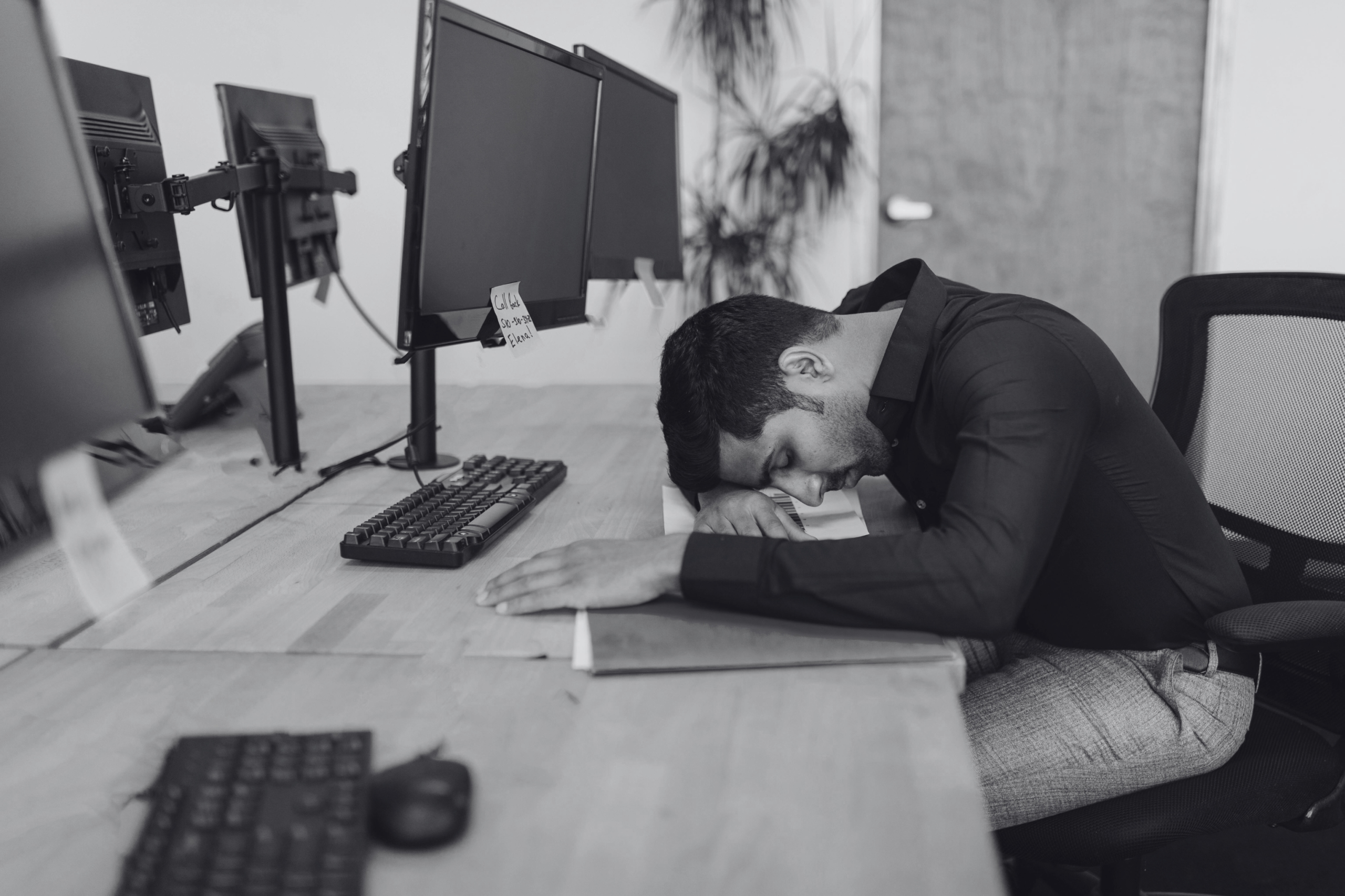 Decision Fatigue in Sales: Why Good Judgment Breaks Down Under Pressure